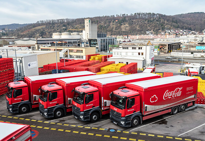Die Rote Flotte von Coca-Cola in Deizisau mit 22 LKWs